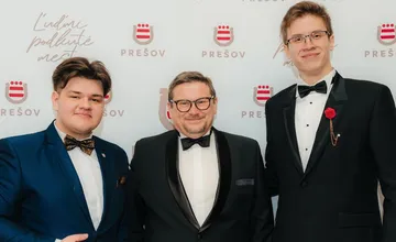 Na príspevok primátora Oľhu o plese, ktorý rozpútal peklo, reagujú stredoškoláci. Tí kritike nerozumejú