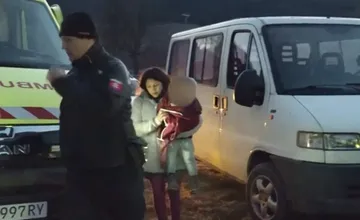 Dva a pol ročný chlapček z Prešovského okresu sa stratil za dedinou. Nepočuje a nerozpráva, našli ho náhodní turisti