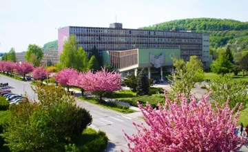 Študenti Prešovskej univerzity mrznú v zime a hluku, rekonštrukcia školy sa pre nich mení na nočnú moru