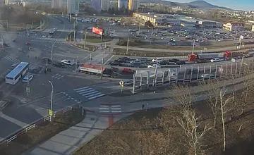 Na Levočskej v Prešove sa zrazil kamión s autom, nefungujú ani semafory, dopravu riadi polícia