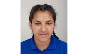 Denisa zo Svidníka je nezvestná. Má čierne vlasy dlhé po ramená, pomôžte ju nájsť jej blízkym