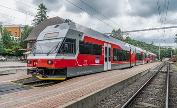 Cestujúci si za lístok na vlak v Tatrách výrazne priplatia. Pripravená je aj petícia, domáci nesúhlasia