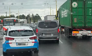 V Bardejove sa zdržíte v kolónach, v Ľuboticiach tvorí prekážku na ceste pokazené auto