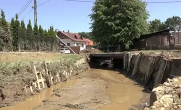 Brežany sa doteraz spamätávajú z povodní. Miestnym robí vrásky podmytý most, hrozí, že sa nedostanú do svojich domov