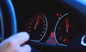 Kupujúci vysúdil 7 300 eur za vozidlo so o 230-tisíc stočenými kilometrami , kľúčovým dôkazom bolo toto