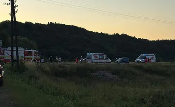 Pri Humennom došlo k tragickej dopravnej nehode. Zrazili sa tri autá s motocyklom, udalosť má jednu obeť