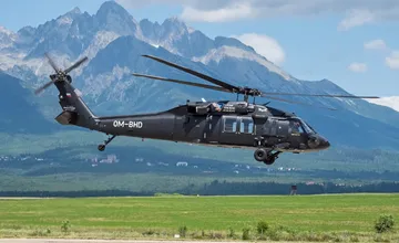 FOTO: Na tatranskom letisku pristál armádny Black Hawk. Popradčania sa nemusia strachovať, vieme, prečo lieta nad mestom