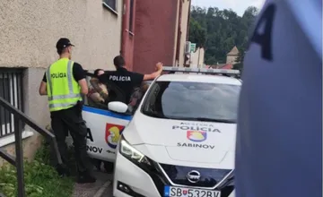 Mestská polícia v Sabinove pomáhala žene, ktorá chcela ukončiť svoj život. Vďaka rýchlemu zásahu sa predišlo tragédii