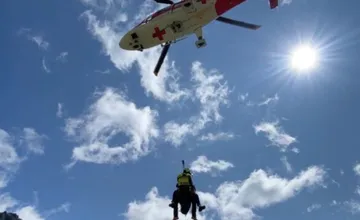 Dvojica turistov uviazla v oblasti Bráničkoveho žľabu. Museli tam prenocovať, záchranári prišli ráno