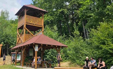 FOTO: Navštívili ste už rozhľadňu Kamenná hora? Pribudla tam aj hojdačka, výhľad z nej je ešte krajší