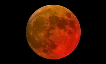 Čaká nás vesmírne divadlo desaťročia. Na Slovensku uvidíme krvavý supermesiac, bude väčší a jasnejší