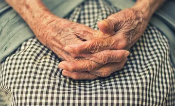 Ďalší podvod na senioroch v Kežmarku, 88-ročná pani prišla o 10-tisíc eur, vo vrecúšku ich vyložila „synovi“ na parapetu