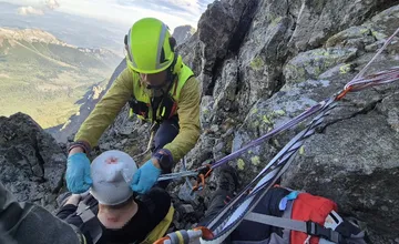 FOTO: Horolezec utrpel 100-metrový pád vo Vysokých Tatrách, záchranári ho evakuovali vrtuľníkom