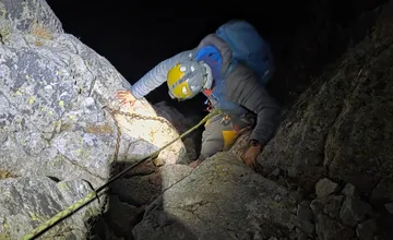 FOTO: Vo Vysokých Tatrách uviazli poľskí turisti a štvorica horolezcov, záchranná akcia trvala do skorých ranných hodín