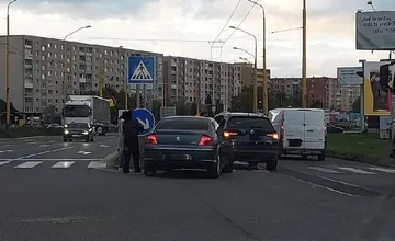 Pri Maxe v Prešove sa zrazili dve autá, zdržíte sa na tomto úseku aj smerom od Kapušian