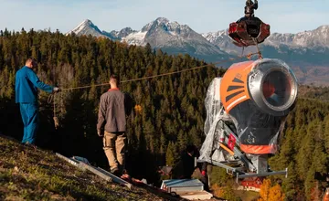 FOTO: V lyžiarskom stredisku pod Tatrami sa už pripravujú na zimu. Pred sezónou na svahu pribudla nová technika