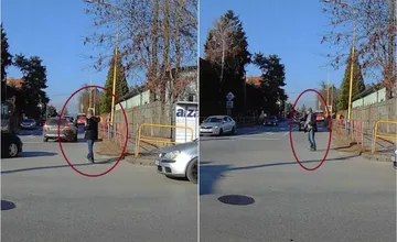 VIDEO: Muž v Prešove si vykračoval na križovatke medzi autami s mobilom pri uchu. Nahnevaní vodiči mu poriadne naložili