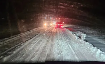 Najprv hromadná nehoda, teraz skrížený kamión. Cesta medzi Kežmarkom a Huncovcami je znova ochromená