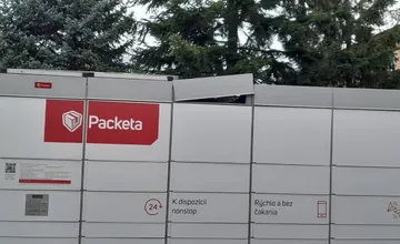 V obci vo Vranovskom okrese vykradli maskovaní páchatelia balíkomat. Ako majú postupovať poškodení obyvatelia?