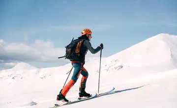 Za skialpinizmus v Tatrách si od tejto zimnej sezóny priplatíte. Koľko to bude stáť?