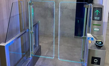 Zákazníkov Novumu v Prešove prekvapili turnikety pri toaletách. Medzi miestnymi to vyvolalo vlnu kritiky