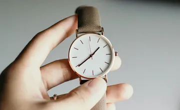 Remeselník ukradol v byte hodinky. DNA ho následne usvedčila, pred 12 rokmi znásilnil ženu v Plzni