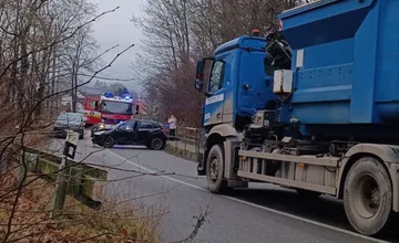 V Ražňanoch došlo k dopravnej nehode, cesta je neprejazdná