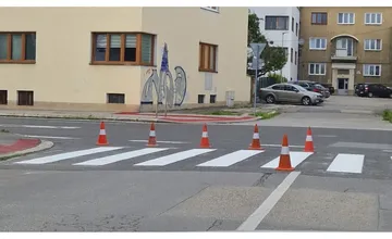 Aj v Humennom došlo k zrážke auta s chodcom. Vodička mu nedala prednosť na priechode pre chodcov