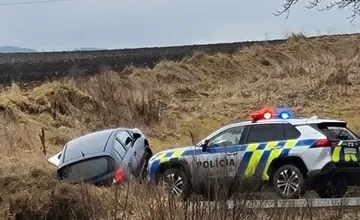 Medzi Huncovcami a Veľkou Lomnicou sa pripravte na zdržanie. Pre nehodu sa tvoria kolóny