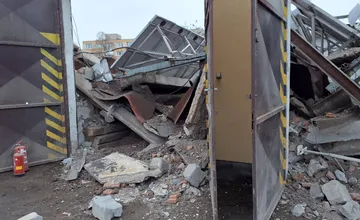 Tragédia na východe deň pred Vianocami: Robotníkov zavalila strecha, traja zahynuli pod sutinami (FOTO)