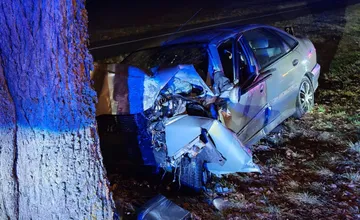 Tragická dopravná nehoda pri Bardejove, náraz do stromu neprežil 65-ročný vodič