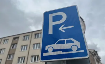 Ak sa chystáte do Tatier, rátajte s obmedzením. Parkoviská na Štrbskom Plese sú plné