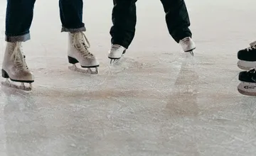 Na ľad na sninskom rybníku určite nevstupujte. Hrozí prepadnutie, môže dôjsť k tragédii