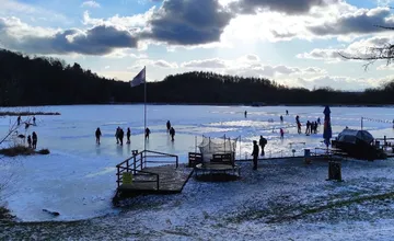 Sigord sa počas prázdnin stal rajom pre korčule. Na zamrznutej hladine sa stretli obyvatelia z celého okolia