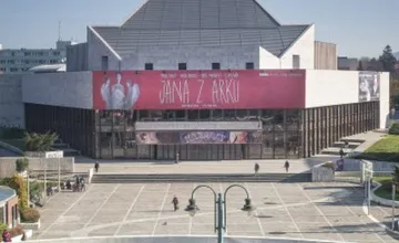 Prešovskí herci prehovorili o šikane v Divadle Jonáša Záborského, režisér mal tehotnú herečku nútiť robiť kotúle