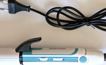 SOI upozorňuje na nebezpečnú žehličku na vlasy, s touto si radšej svoju korunu krásy neupravujte