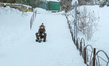 Kde v okolí Prešova sa dá sánkovať aj s maličkými deťmi? Tieto lokality vyhrávajú