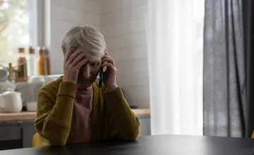 Podvodníci sa snažili okradnúť 71-ročnú ženu z Lipian. Mali jej poslať peniaze, no v jej mene požiadali banku o úver