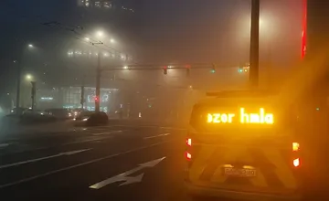 V rannej špičke narazili vodiči z Prešovského kraja na kolóny aj horiaci nákladiak, jazdu komplikuje hmla a poľadovica