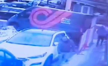 VIDEO: Pred servisom v Prešove došlo k viacerým krádežiam katalyzátorov. Nevideli ste niečo podozrivé? 