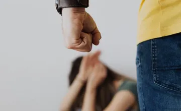 Policajti v okrese Kežmarok zadržali bezohľadného tyrana, roky mal trýzniť družku aj štyri malé detičky