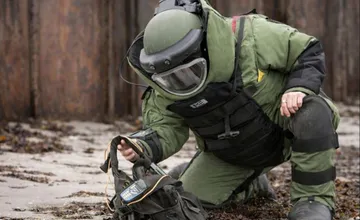 Nebezpečný nález v Ruskom Potoku. Priamo pri rodinnom dome našli výbušninu, zasahovali pyrotechnici