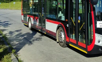 Podgurážený chodec skončil v Prešove pod kolesami trolejbusu, nafúkal slušné promile