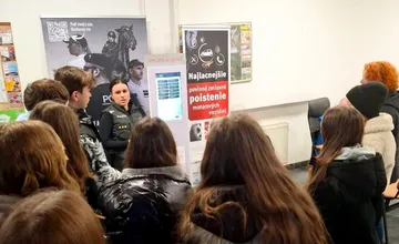 Polícia učí deti, kde hľadať pomoc. Kampaň Bezpečné miesto prišla aj na školy v Bardejove a vo Vranove