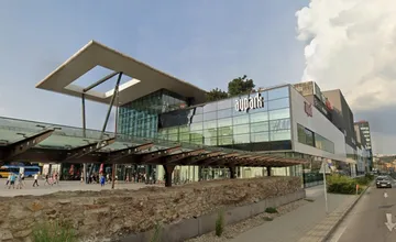 Mesiac po útoku na novinára Schutza v košickom Auparku padlo obvinenie, políca našla útočníka