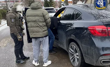 VIDEO: Pri policajnej razii pod Tatrami zaistili desiatky tisíc nelegálnych anabolík 