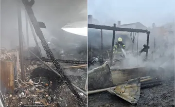 FOTO: Ničivý požiar pri rodinnom dome v Banskom. Hasiči bojovali s plameňmi štyri hodiny, hrozivá bilancia škôd 