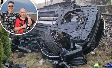 Medzi obeťami tragickej zrážky auta s vlakom v Drienovskej Novej Vsi je otec chlapca, ktorý skočil zo strechy školy