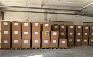 FOTO: Veľký zásah finančnej správy v Prešovskom kraji. Vyšetrovatelia odhalili nelegálne sklady s vyše 10 tonami tabaku