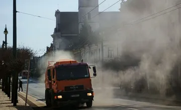 FOTO: Čistenie ulíc v Prešove vyvolalo hádku. Ľudí vytočil najmä čas zametania v centre mesta, technické služby reagujú
